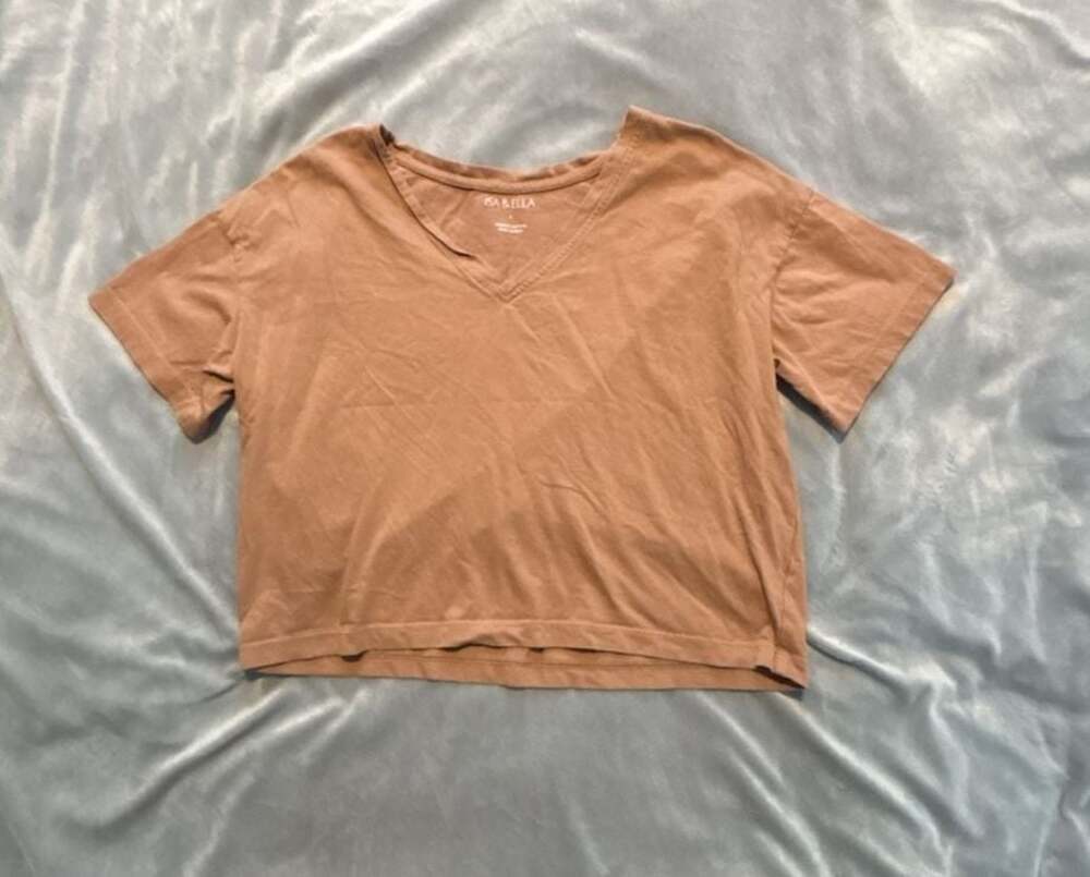 Isa & Ella Women's Organic Cotton Short Sleeve V-Neck Cropped T-Shirt